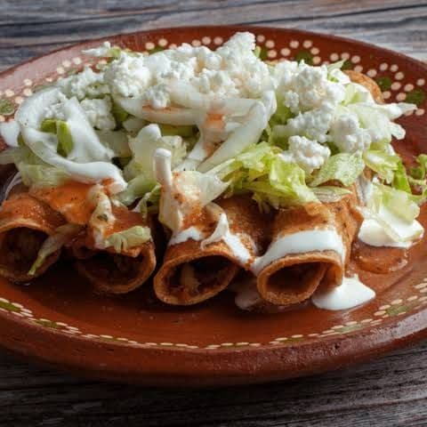 Orden de 4 Tacos Dorados con guiso a elegir