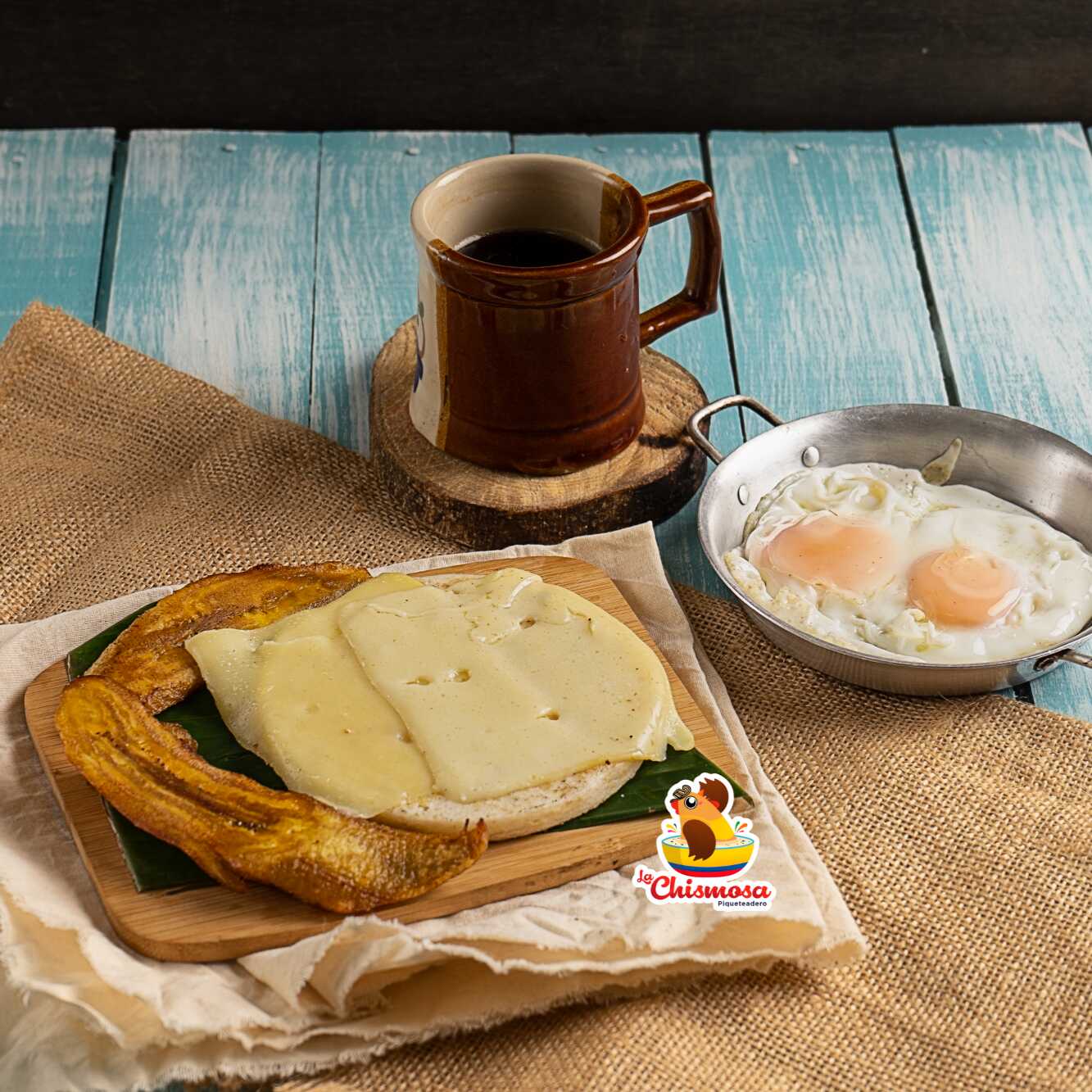 Huevos al gusto + Arepa con queso