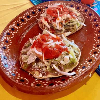 TOSTADA DE FRIJOLES