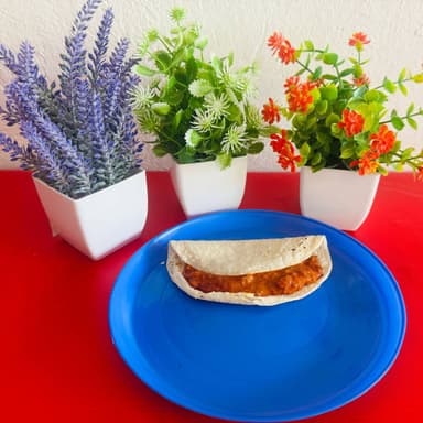 Taco Frijol con Chorizo