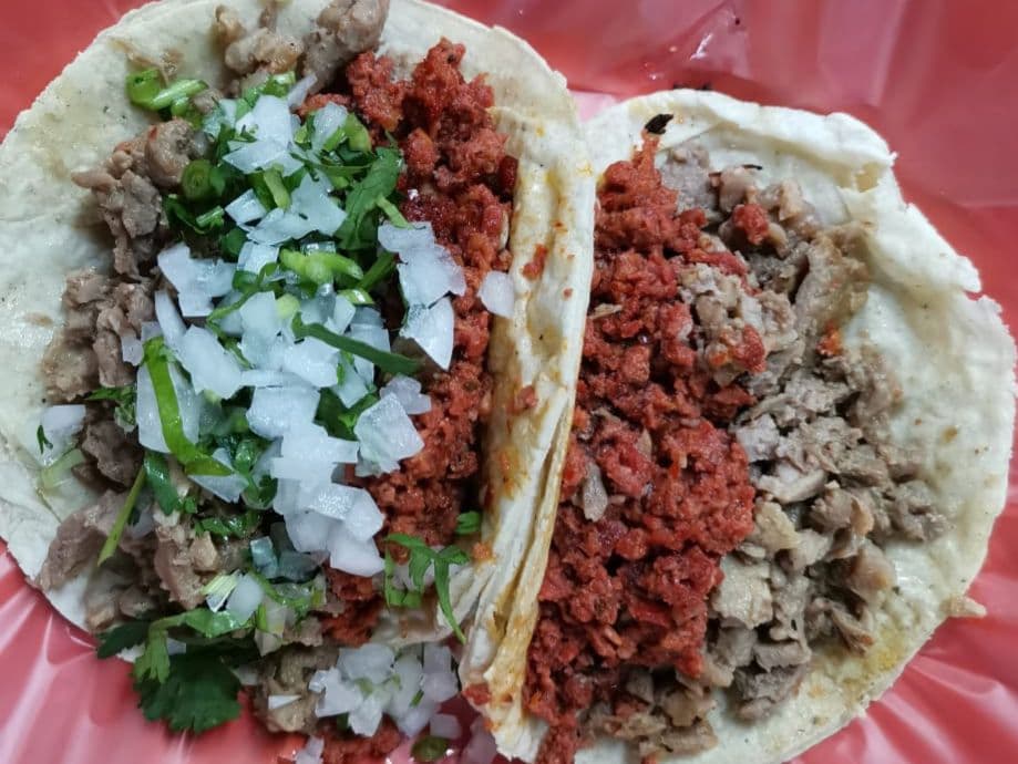 Taco Combinando (Bistec con Chorizo)