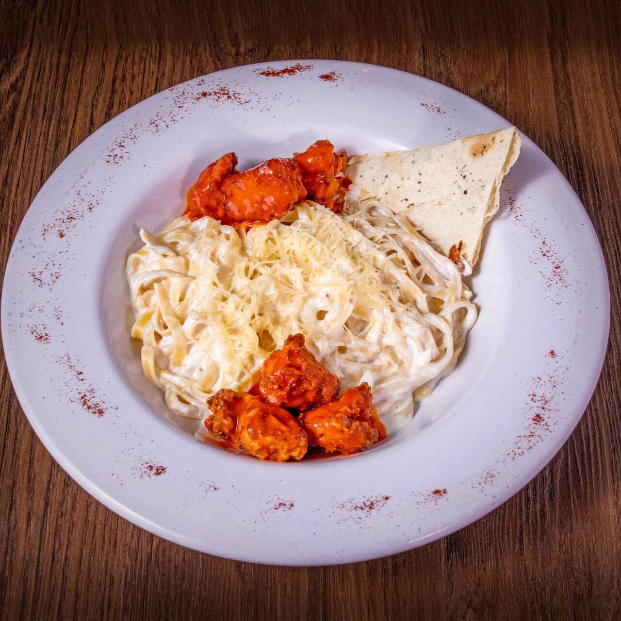 MAC & CHEESE CHIPOTLE CON BONELESS