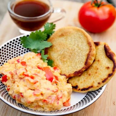Desayuno Criollo Costeño con Arepas