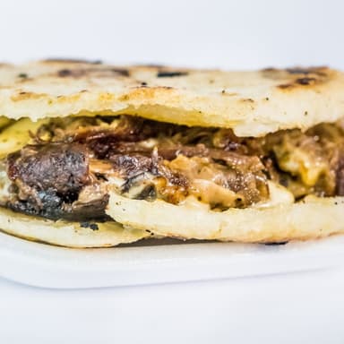 Arepa Mixta Chicharrón