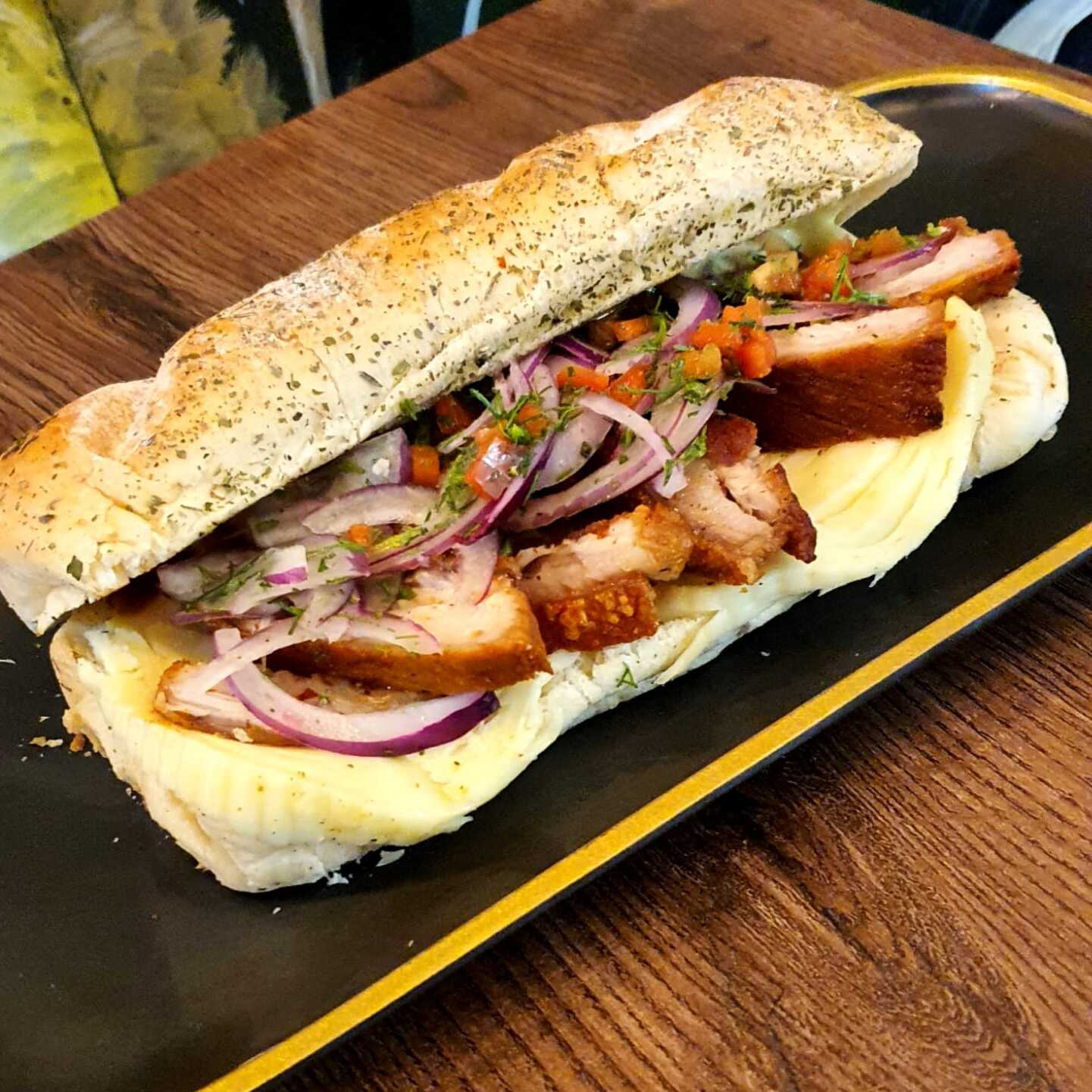 Sándwich De Chicharron
