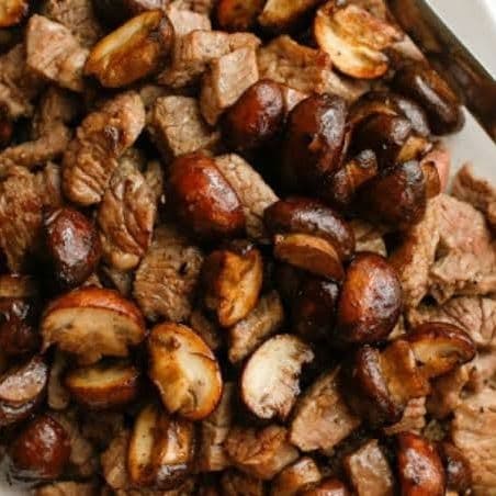 Bistec con Champiñones