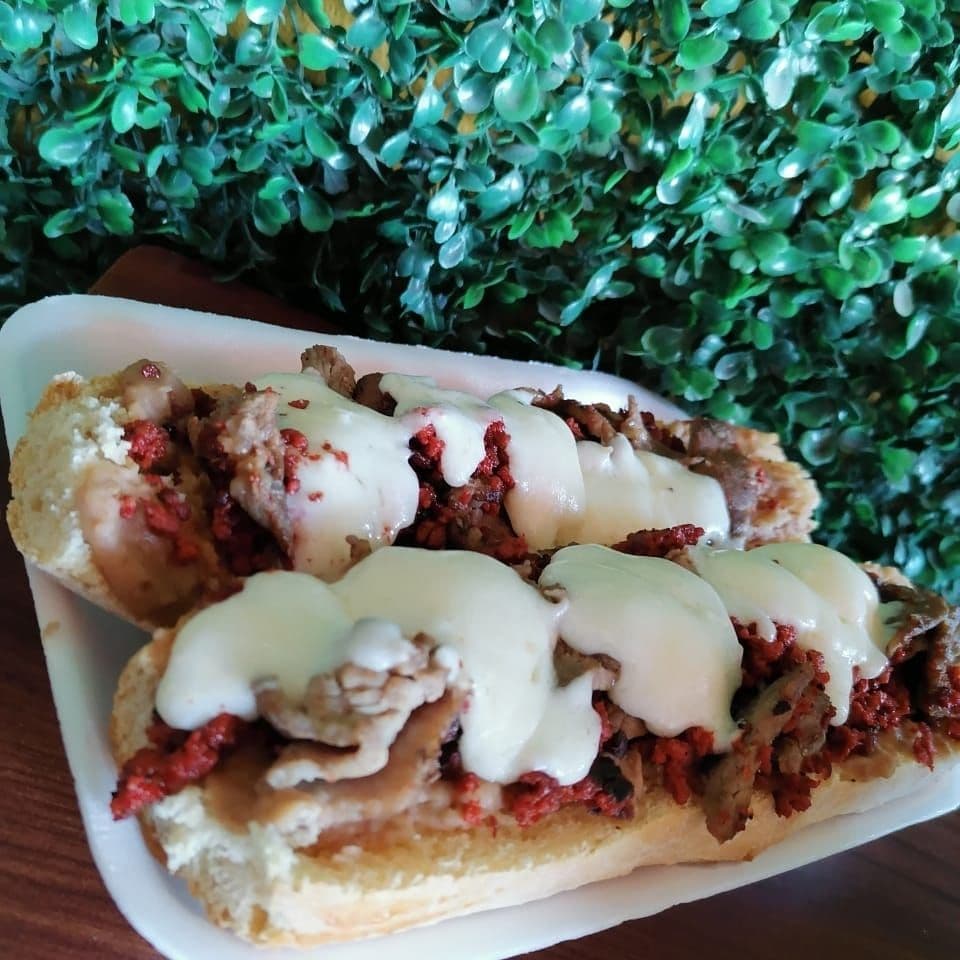 Molletes Campechanos (Asada con Chorizo)