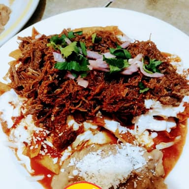 Chilaquiles con Birria