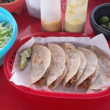 8 Tacos a Vapor con Refresco