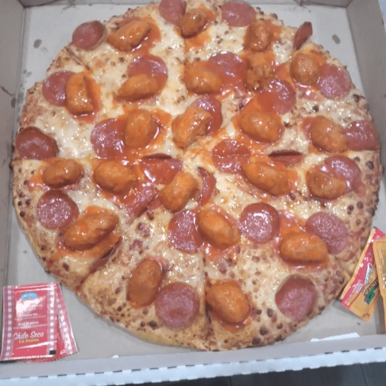 Pizza de Pepperoni con Boneless Grande