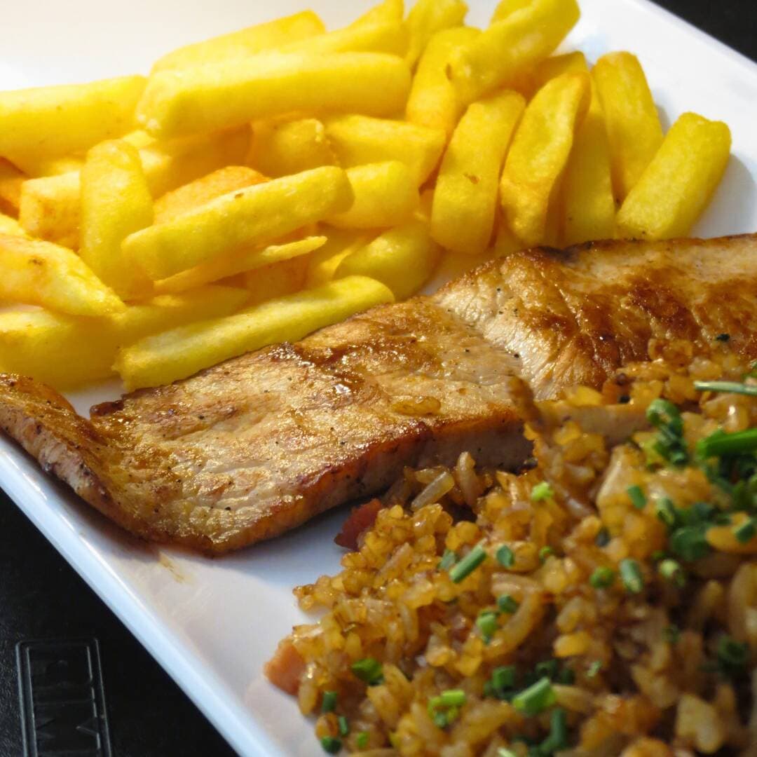 POKE WOK (ARROZ WOK + CARNE DE CERDO + PAPAS FRAN)