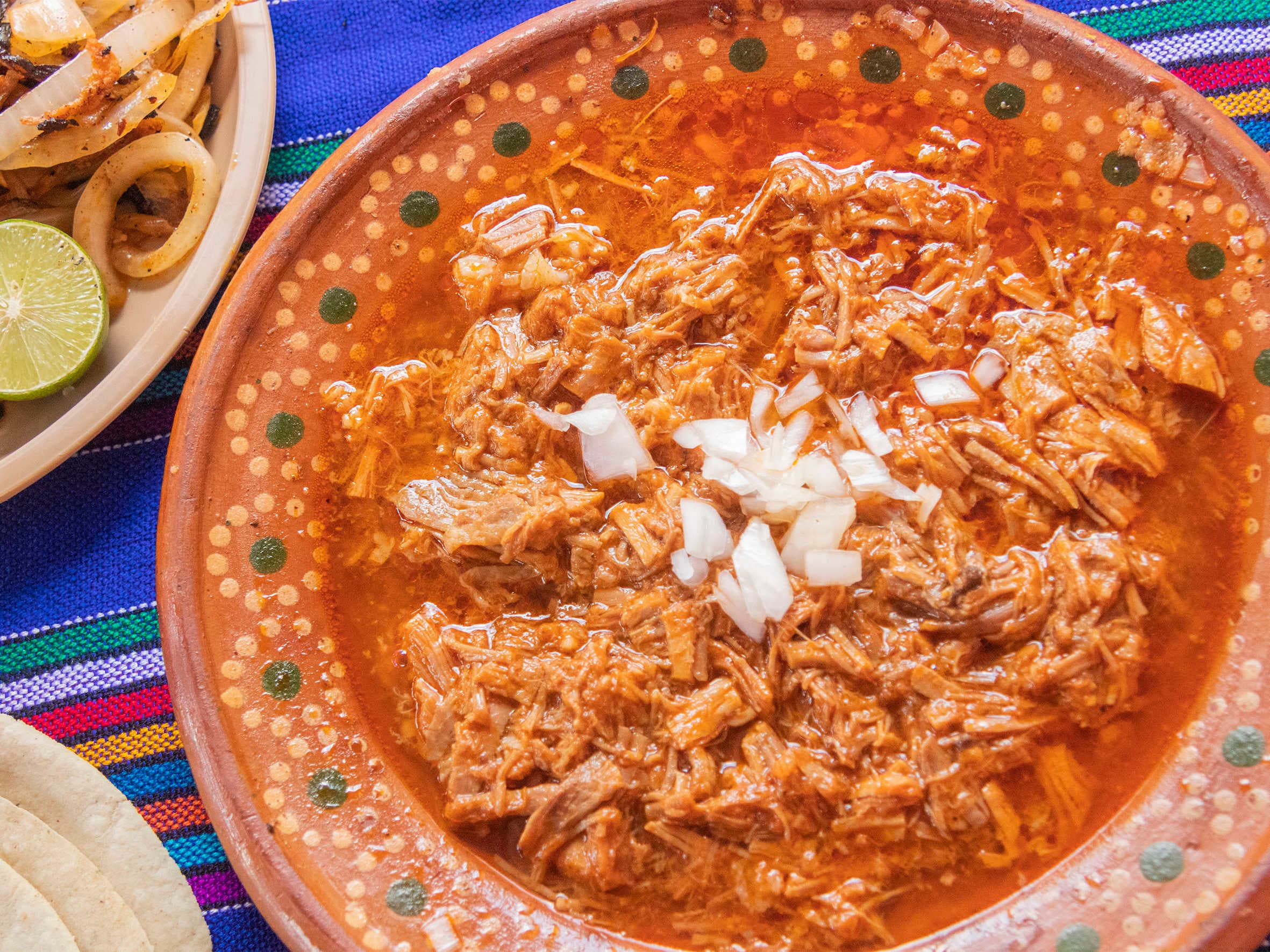 Orden de 1 Kilo de Barbacoa con Tortillas, Cebolla