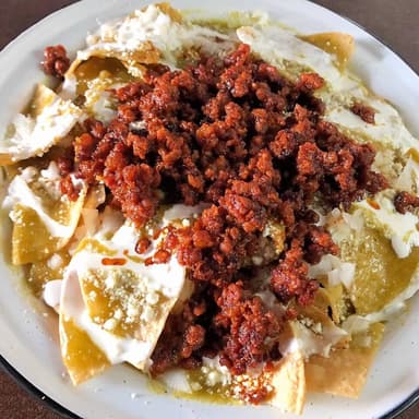 Chilaquiles Verdes Chicos con Longaniza