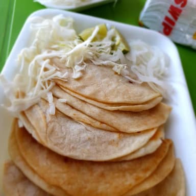 TACO DE FRIJOL EN HARINA