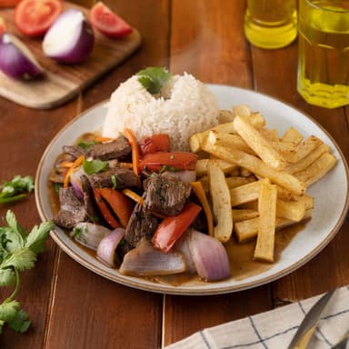 Lomo Saltado + Bebida 500ml