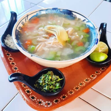 Caldo de Pollo