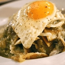 Chilaquiles con Huevo