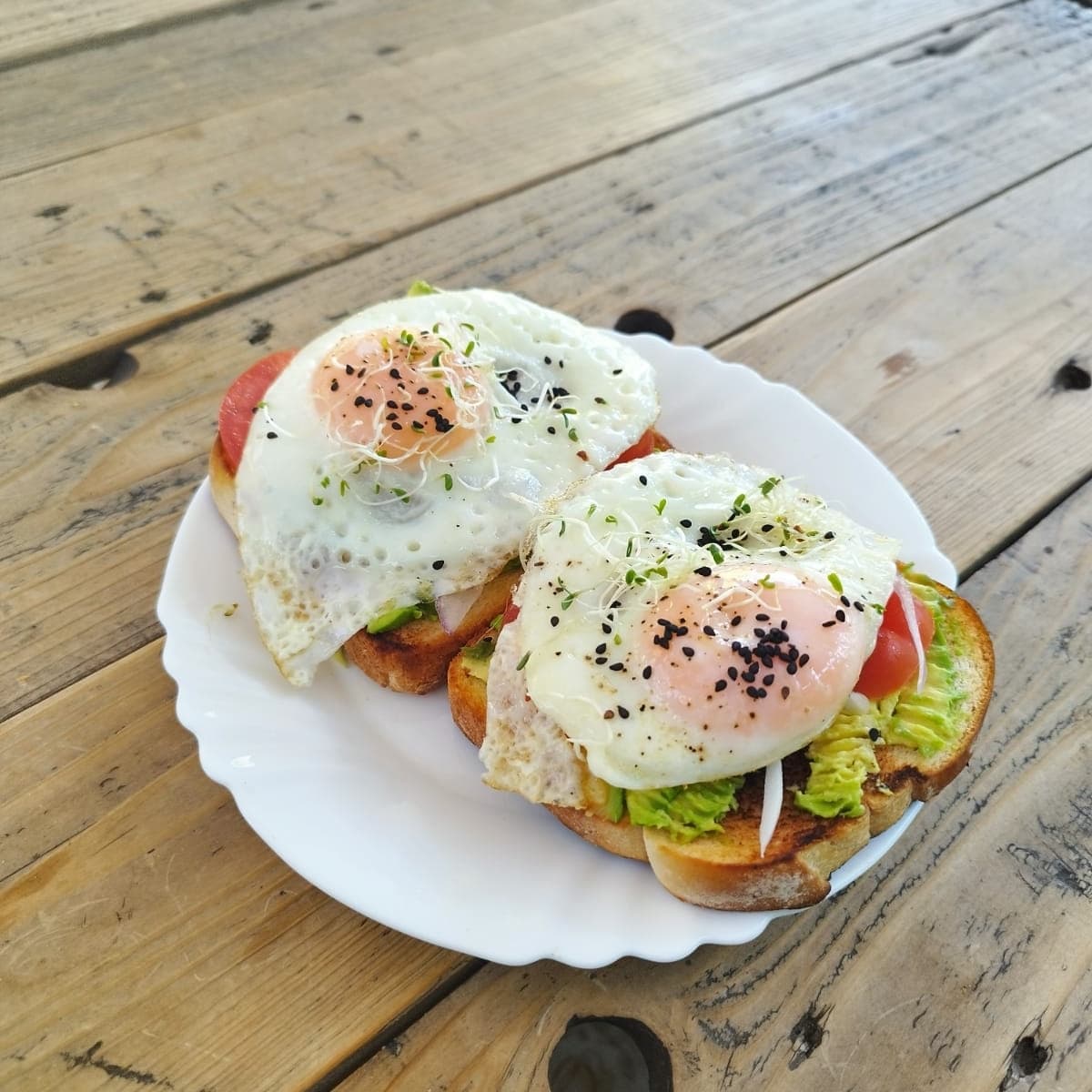 Tostadas de Aguacate