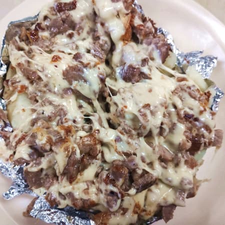 Papa con Bistec y Queso