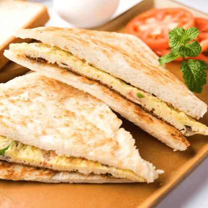 Sándwich con Tortilla de Huevo y Hot Dog