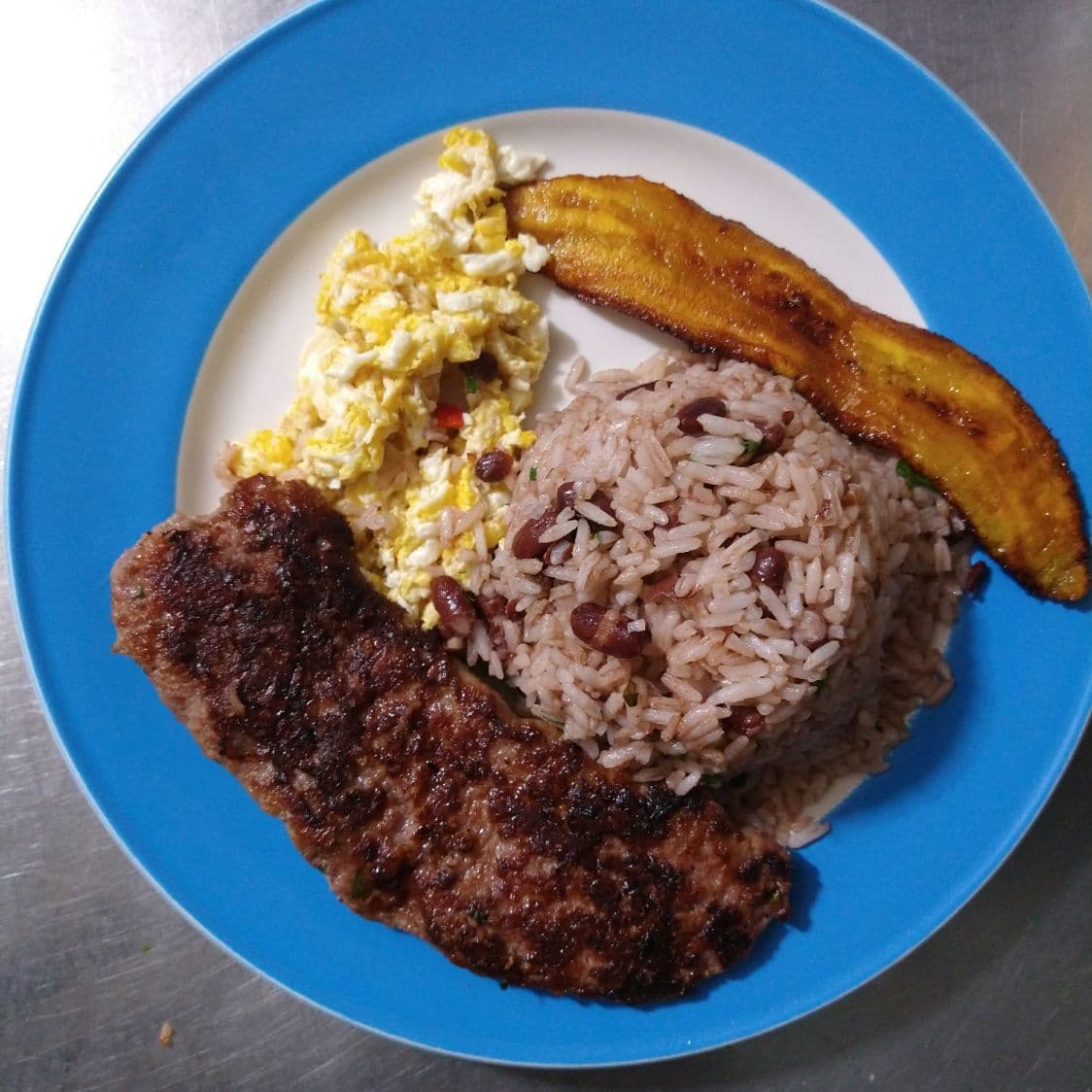 Pinto con Chorizo y Un Huevo