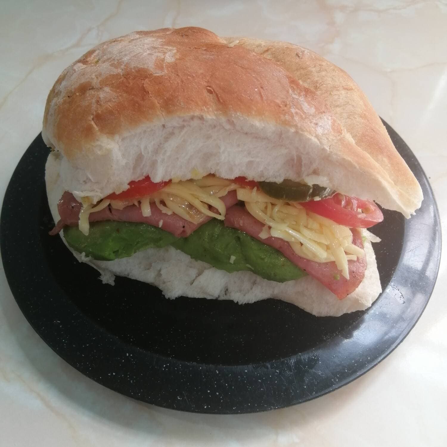 Lonche de Aguacate, Jamón y Queso