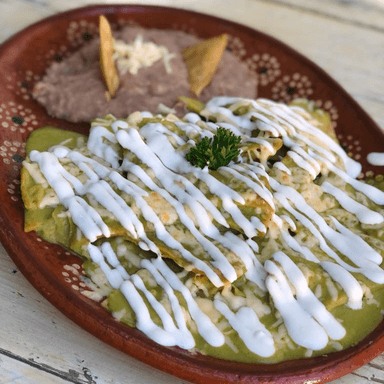 Chilaquiles con Huevo y Pollo