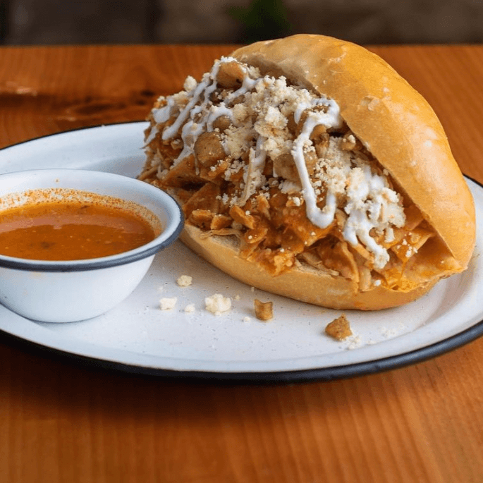Torta Chilaquiles Rojos