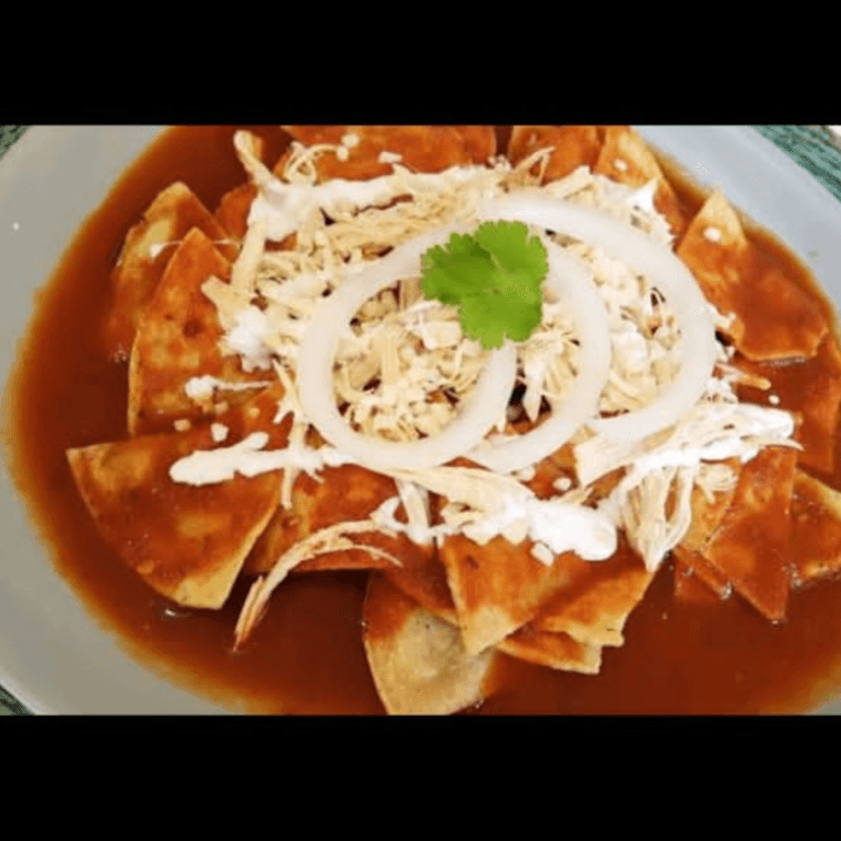 Chilaquiles Tradicionales Rojos