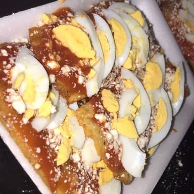 Chalupita con Huevo Cocido