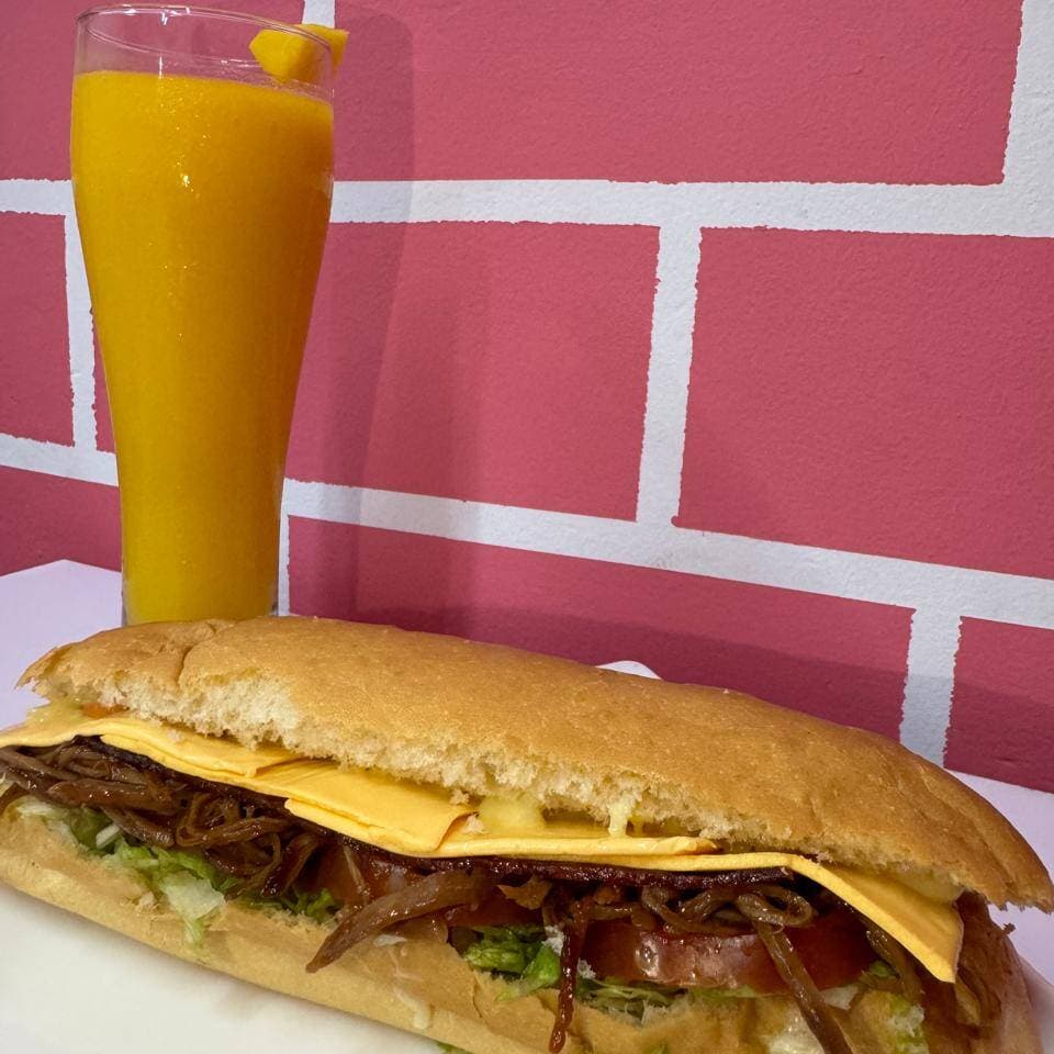 combo sandwich + jugo de mango