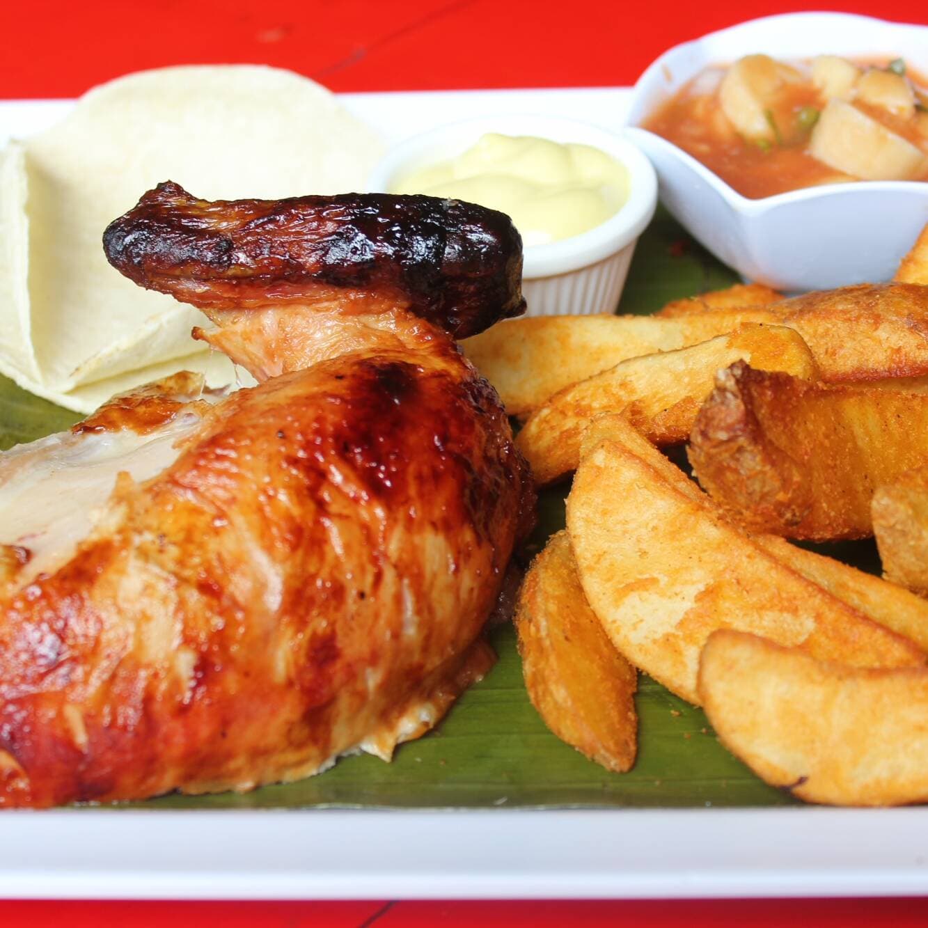 Combo de Pollo Asado con Papas Bravas + Bebida
