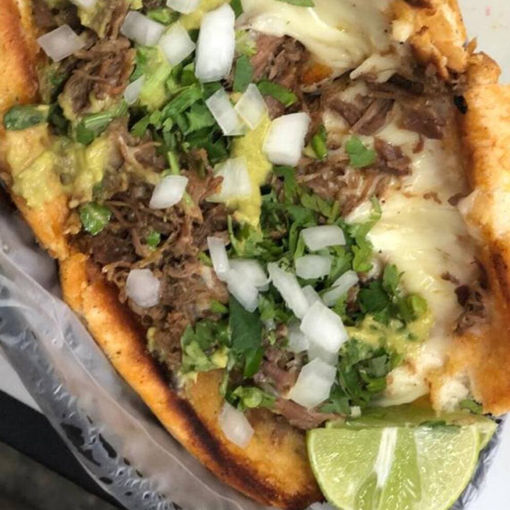 Torta Birria con Queso