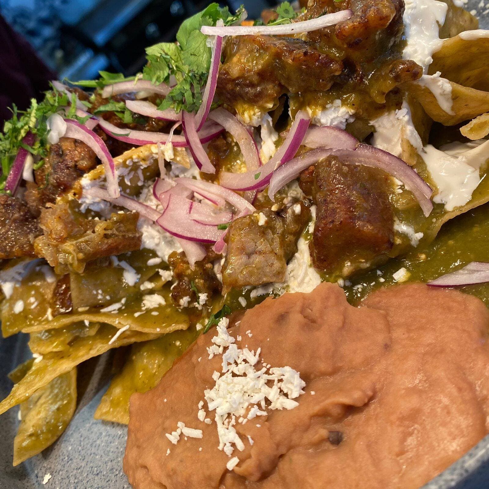 CHILAQUILES LONJA DE CHICHARRON