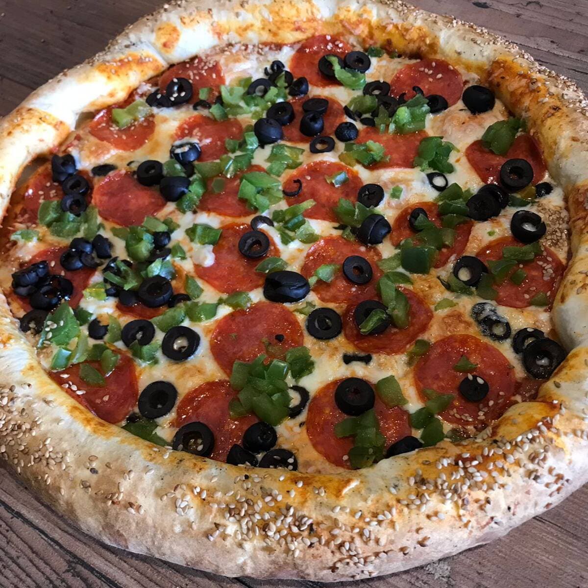 Pizza Familiar con Orilla de Queso