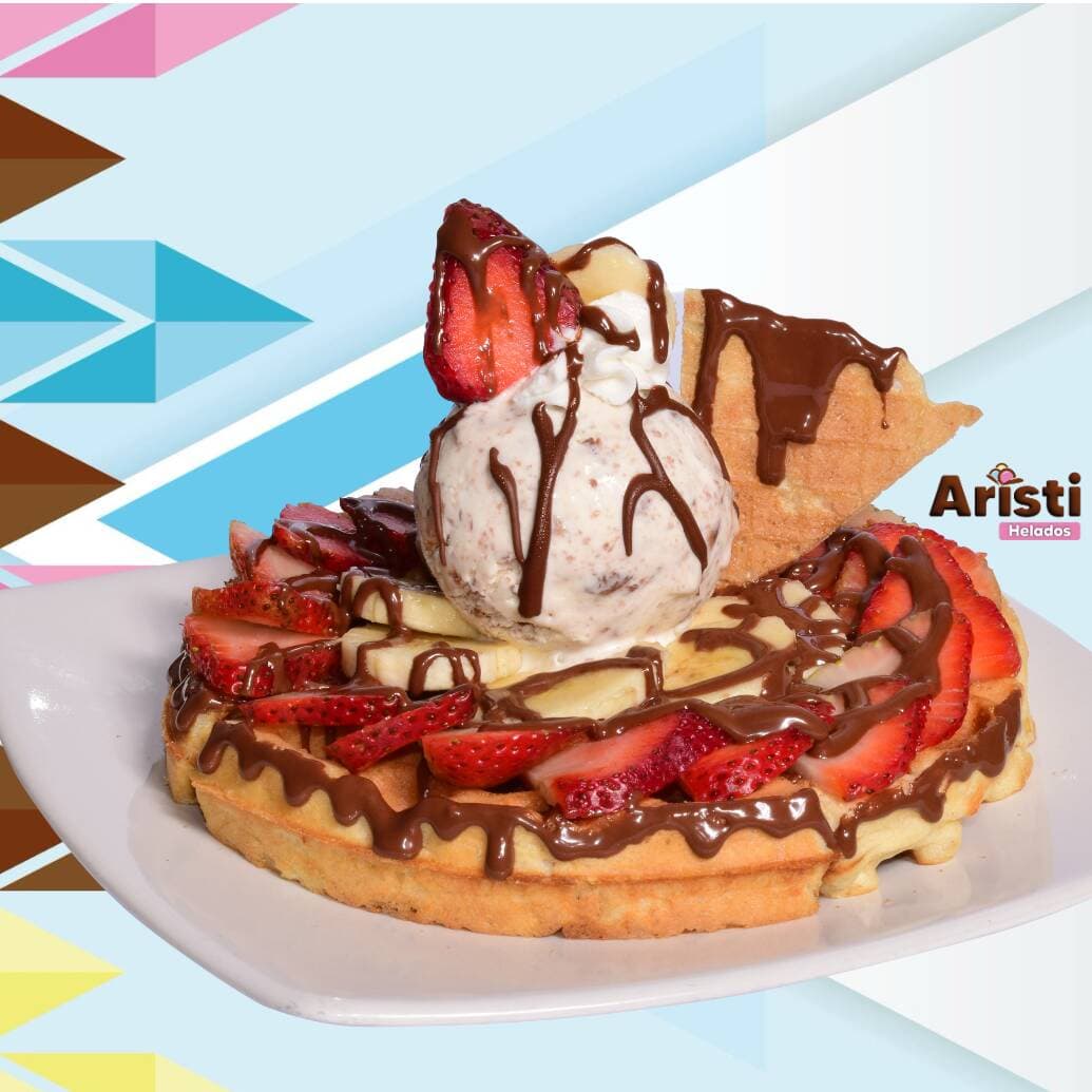 Waffle con Fresa y Banano