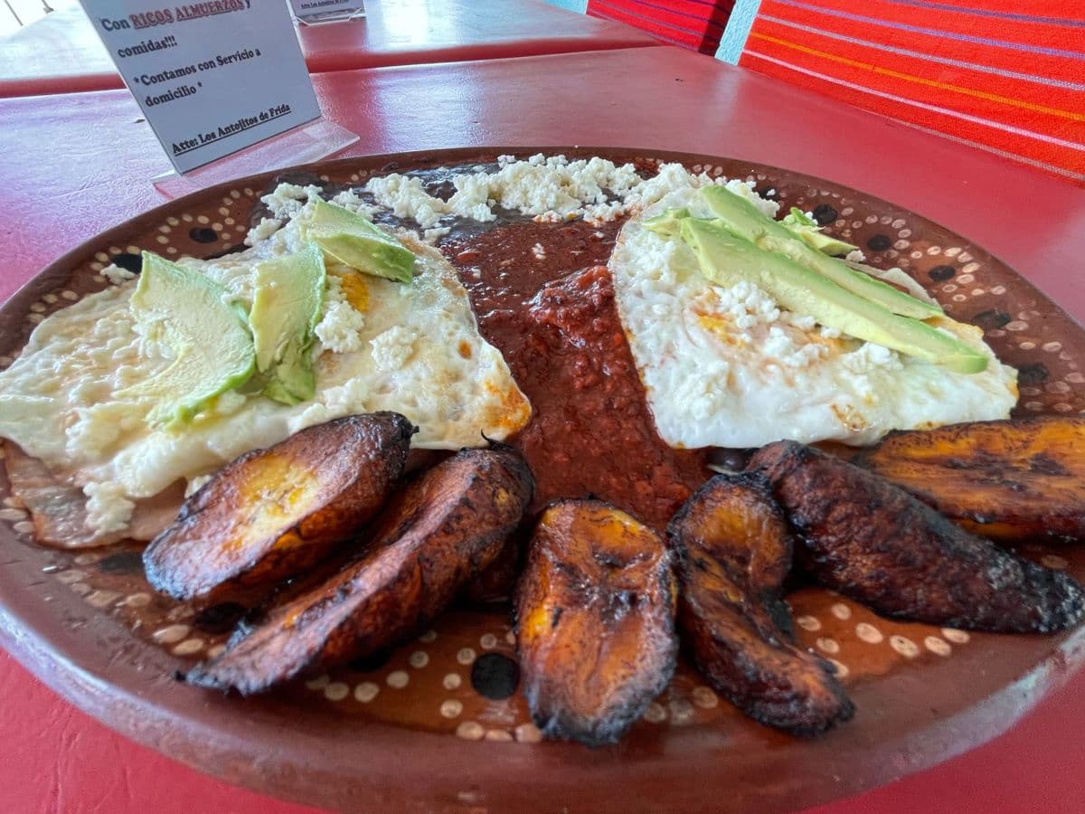 Huevos Motuleños