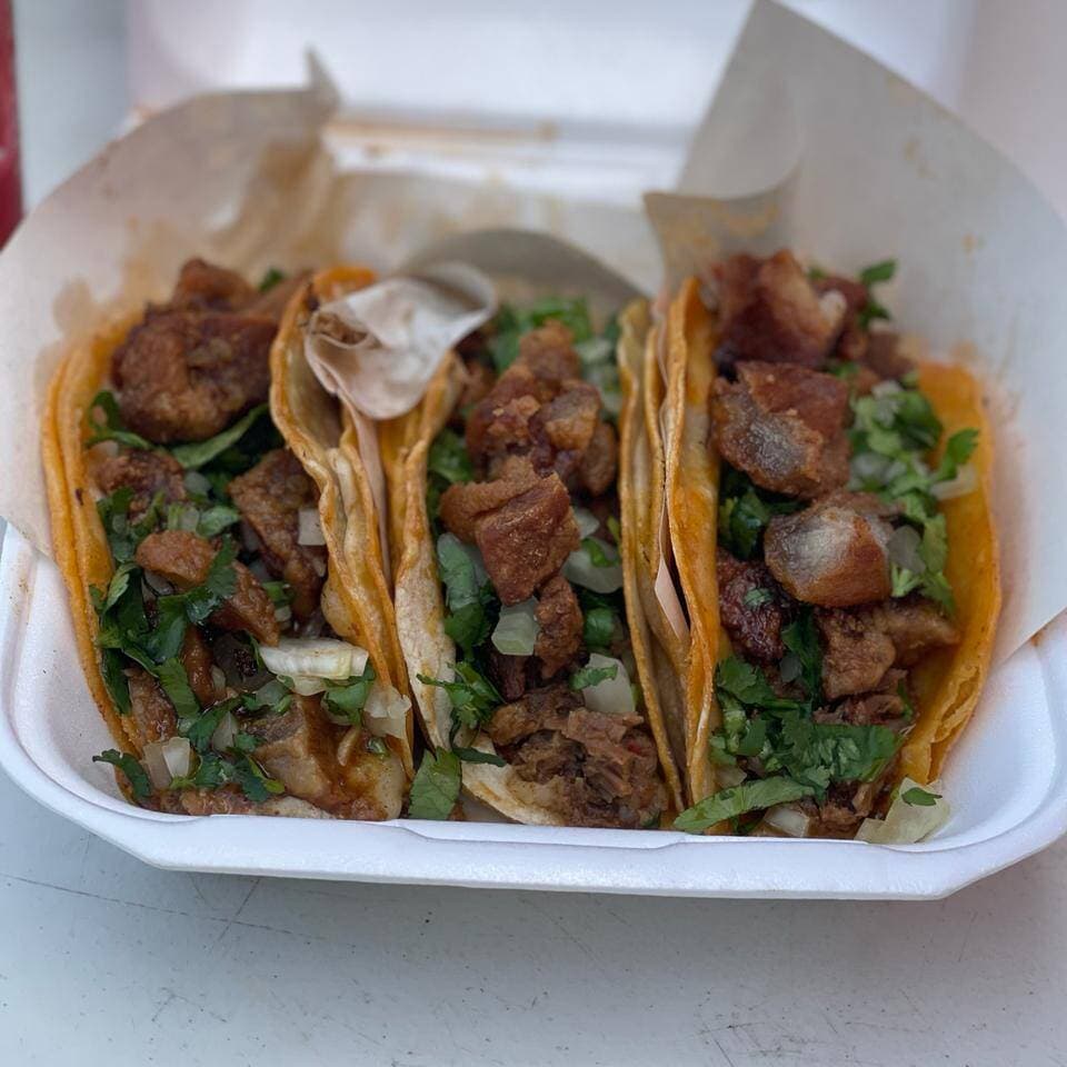 Taco de Birria con Chicharron