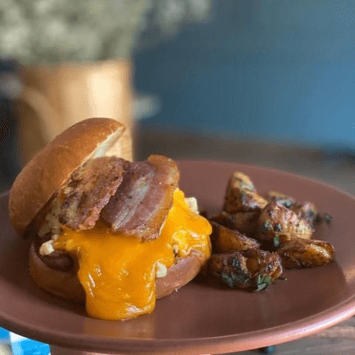 Sandwich de huevo y tocino