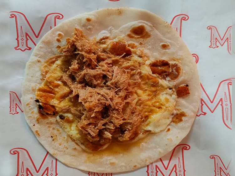 Quesadillas de Harina con Guiso