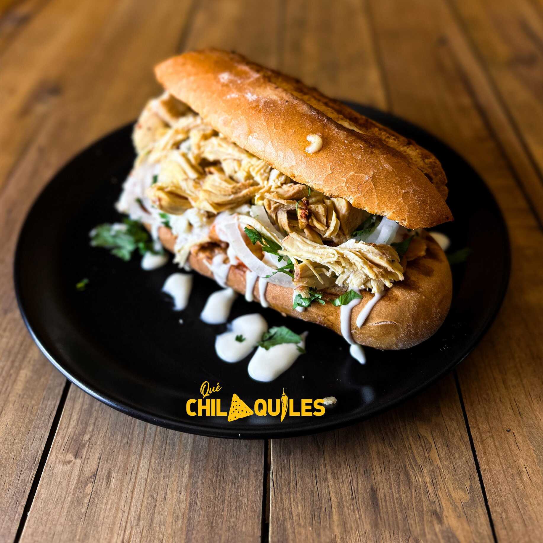MEGA TORTA DE CHILAQUILES CON PROTEINA +  BEBIDA