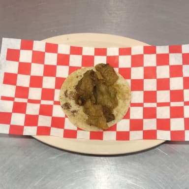 Taco de Chicharrón de Yesca