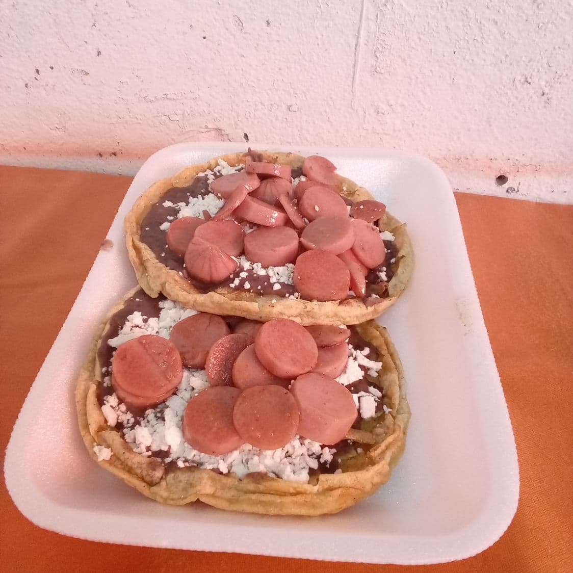 {2}PICADITAS CON FRIJOLITOS SALCHICHA+JUGO BIDA