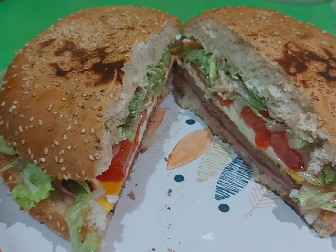 Burguer Doble Especial con Papas Fritas