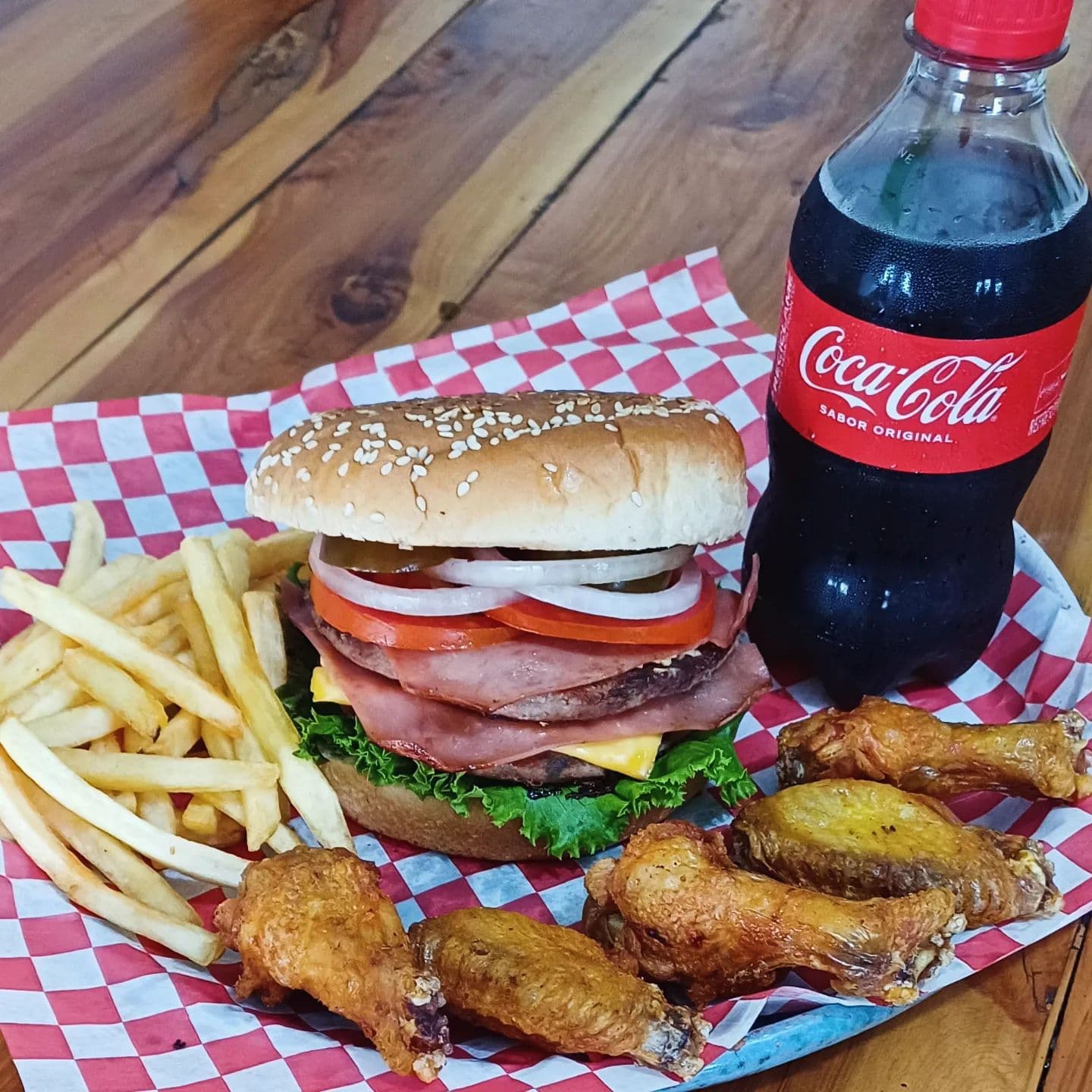 Paque-llenes.Hamburguesa Doble+ Papas+ Refresco