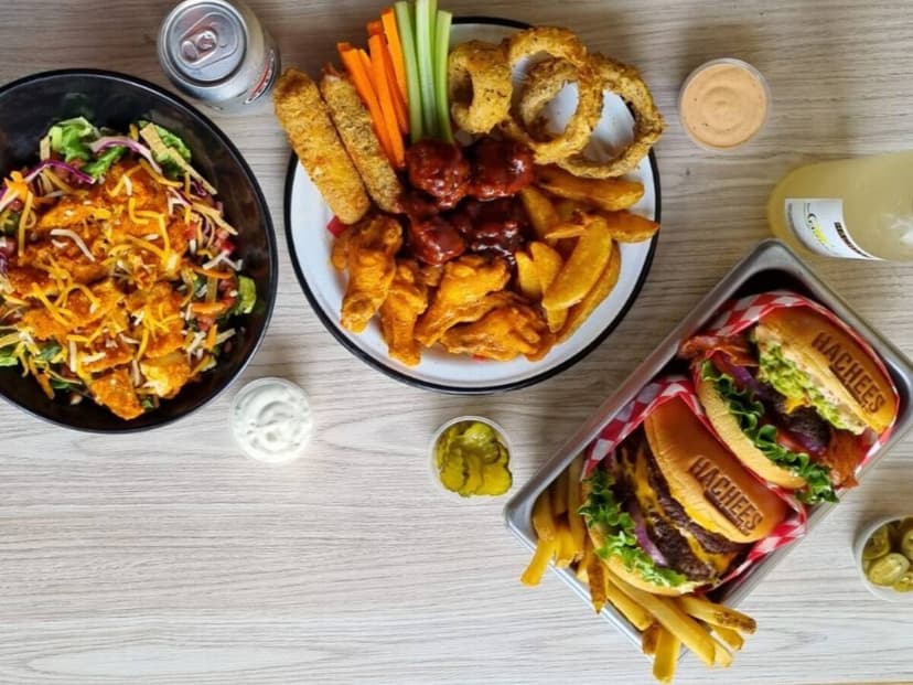 HACHEES BURGERS, BONELES & BITES