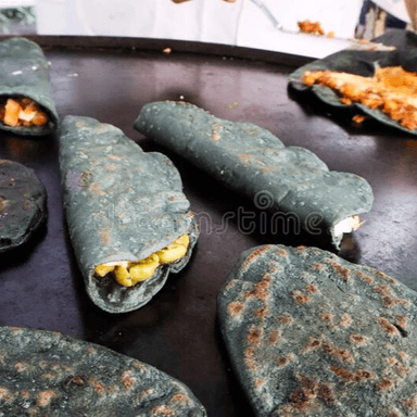 Quesadilla de Chicharron Prensado con Queso Oaxaca