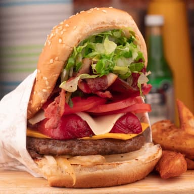 Salchiburguer Con Papas De Gajo