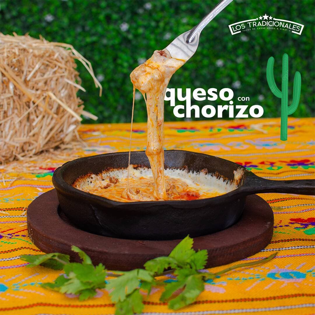 Queso Fundido con Chorizo