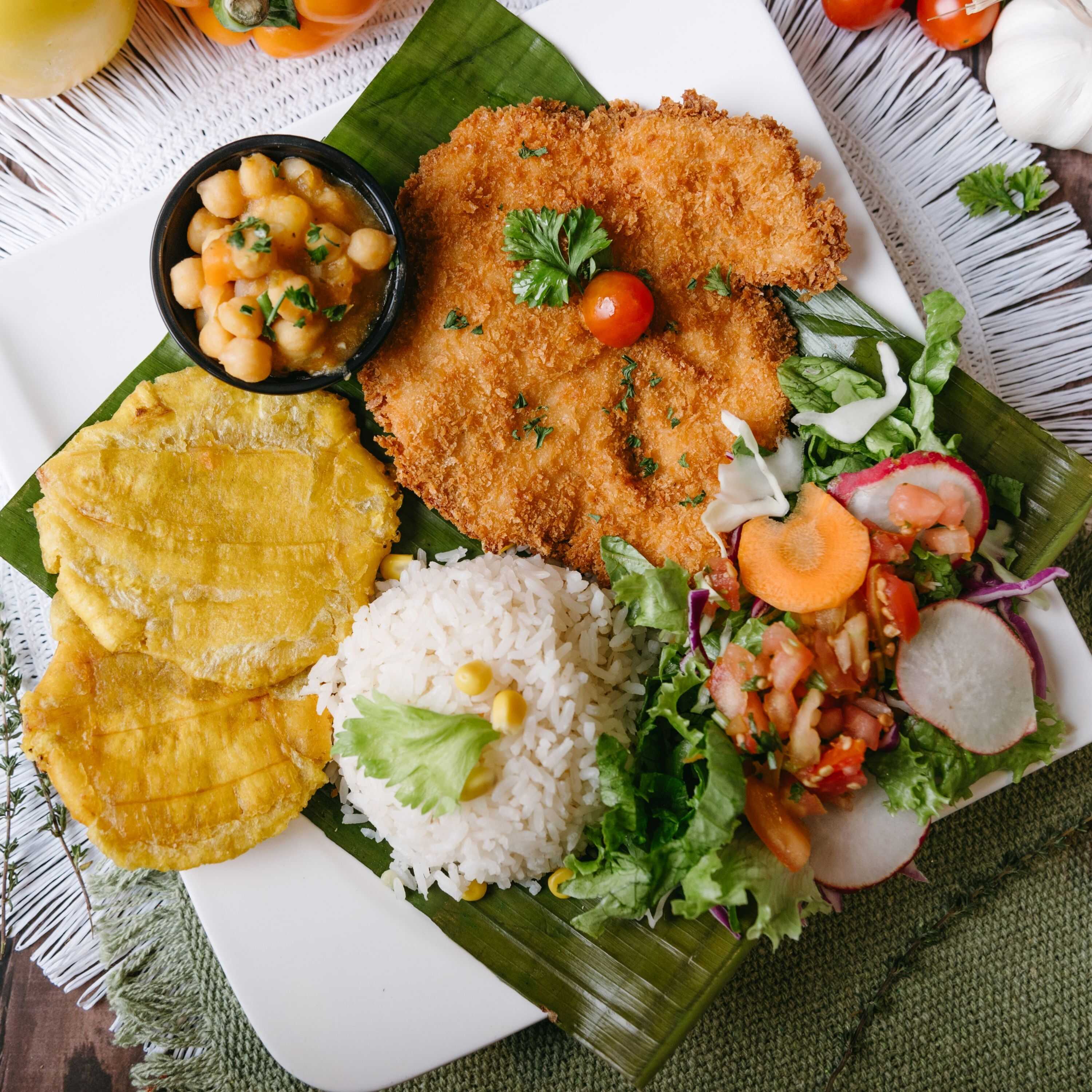 Milanesa de Pollo + Bebida + 3 Acompañamientos